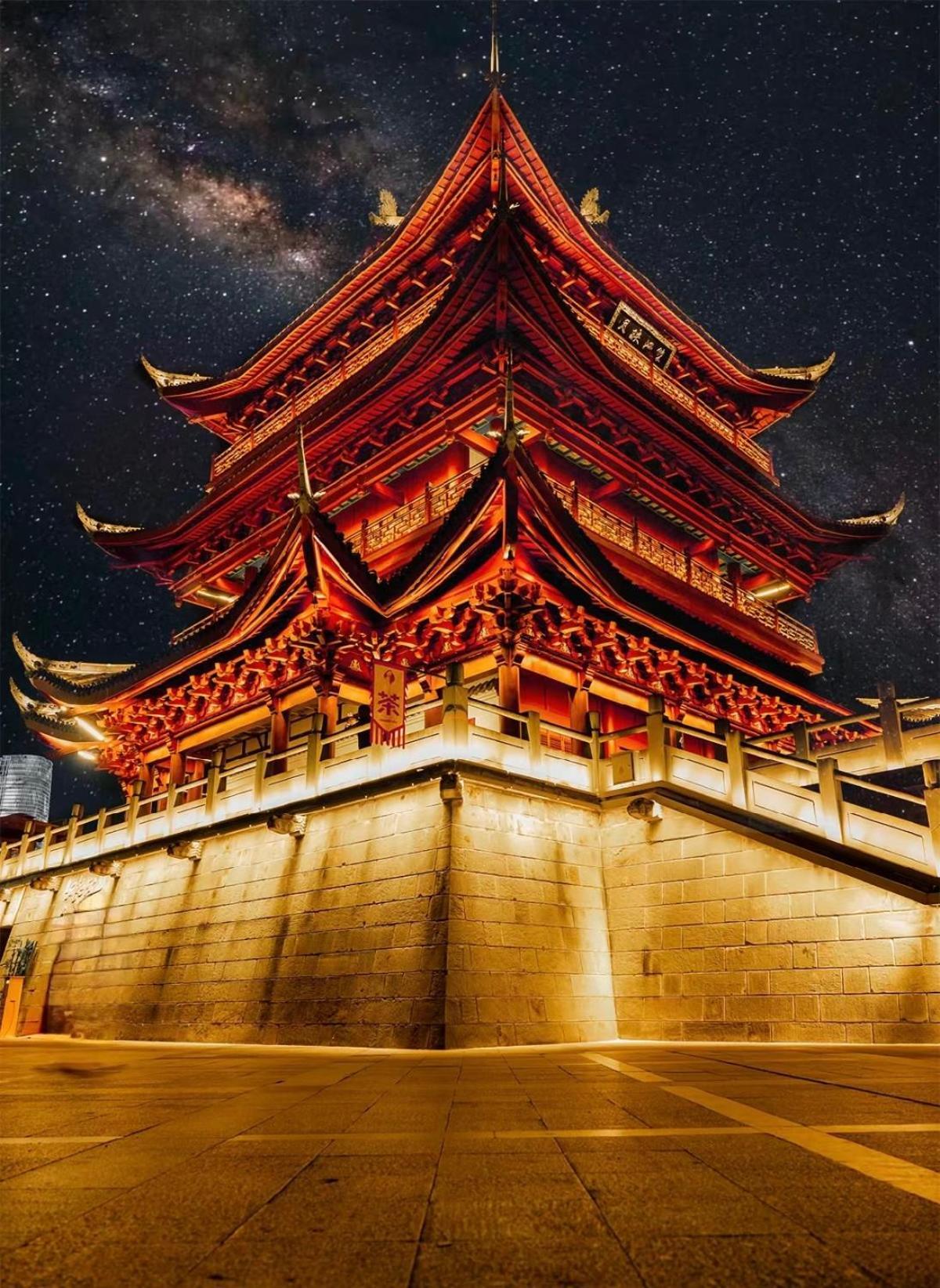 ホテル クラウン プラザ イービン 宜賓市 エクステリア 写真